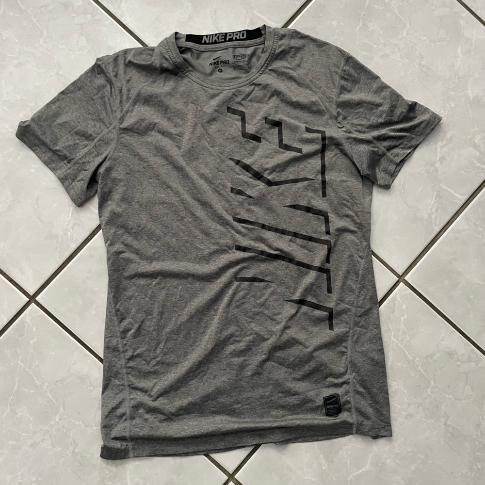 Nike Pro Men’s Workout shirt Size M